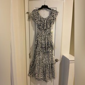 NWT sz 4 Taylor layered maxi dress in white & black animal print
